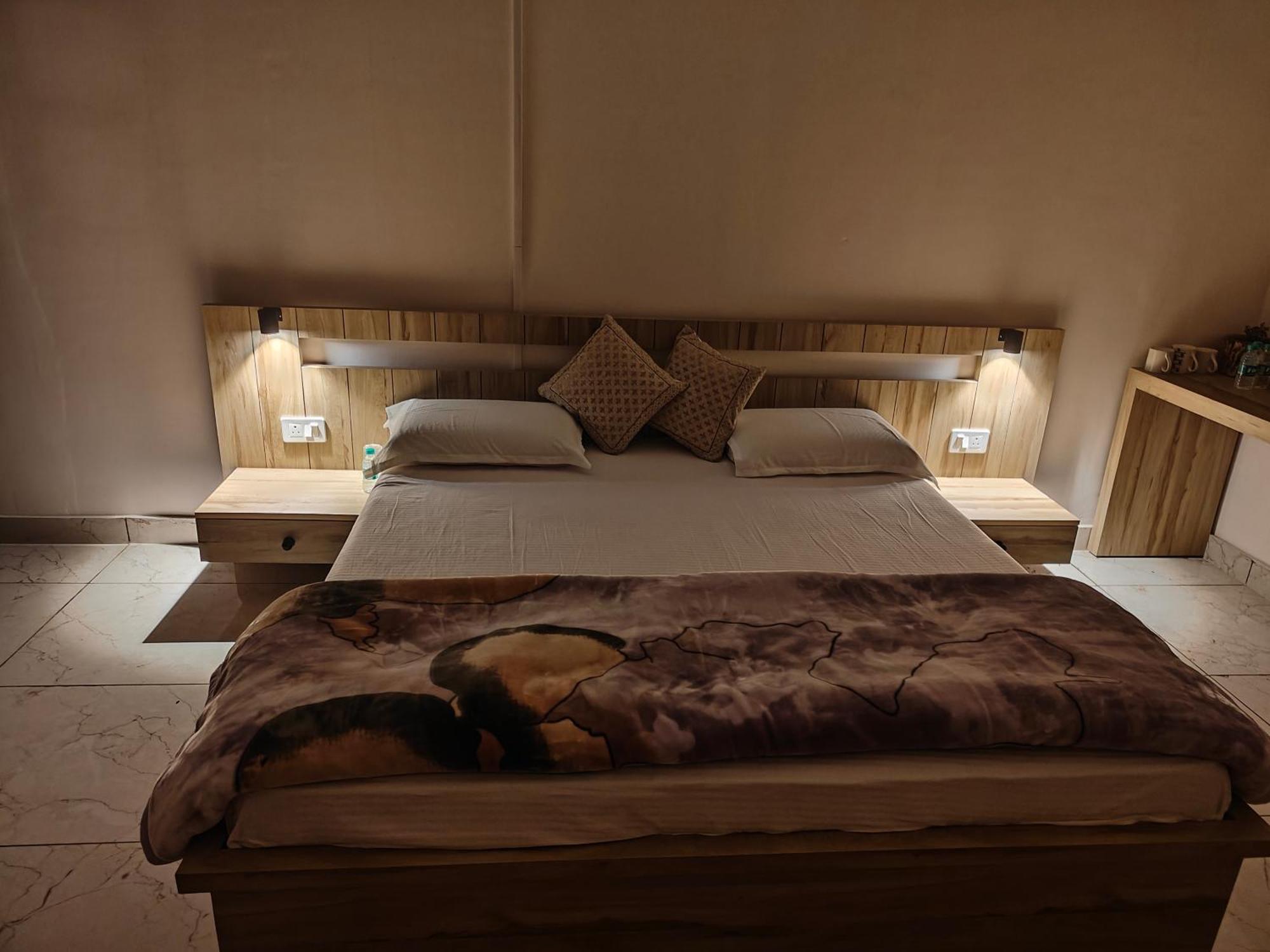 Shobhayan Inn, Airport Railway Station Pickup Free Ayodhya Pokój zdjęcie